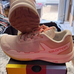 Salomon Ultra Raid Athletic Shoes morganite & vanilla W 7.5 M 6.5 EURO 39 1/3